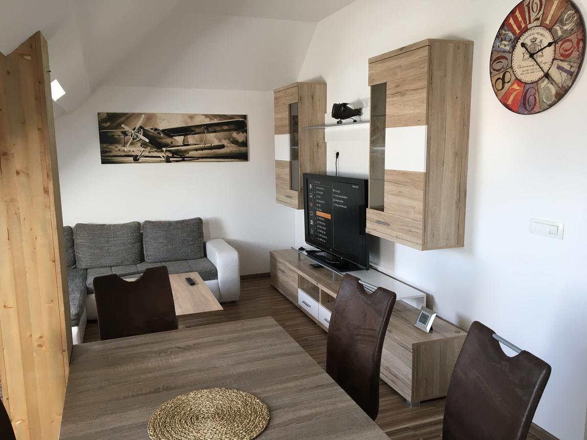 Apartments Avio Zgornji Brnik المظهر الخارجي الصورة